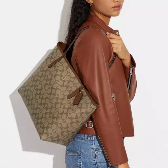 Coach City Tote in Signature Canvas - Picture 3 of 5